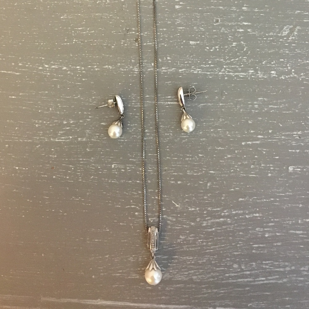 Pearl Earring and necklace Set
